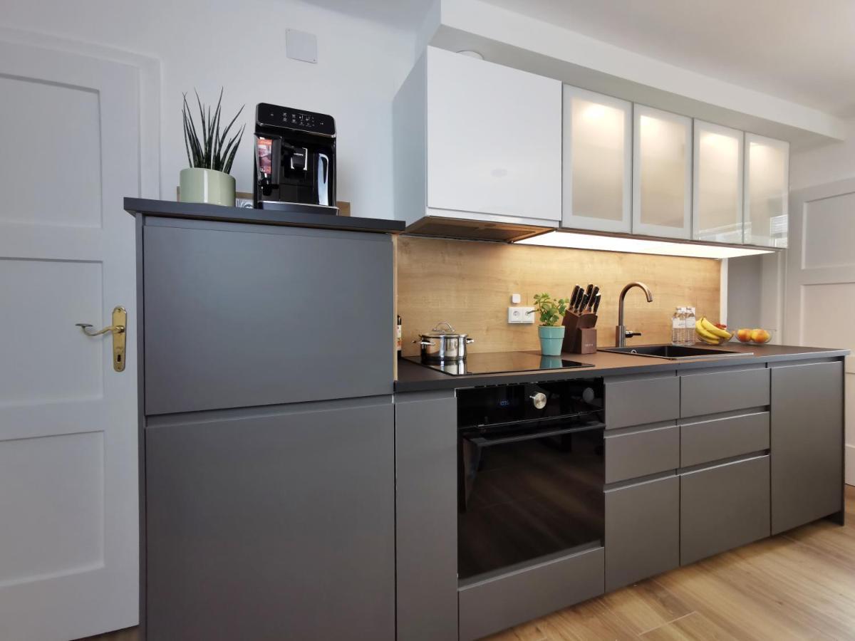 Neues City Center Piano Appartement Mit Netflix Klagenfurt am Woerthersee ภายนอก รูปภาพ