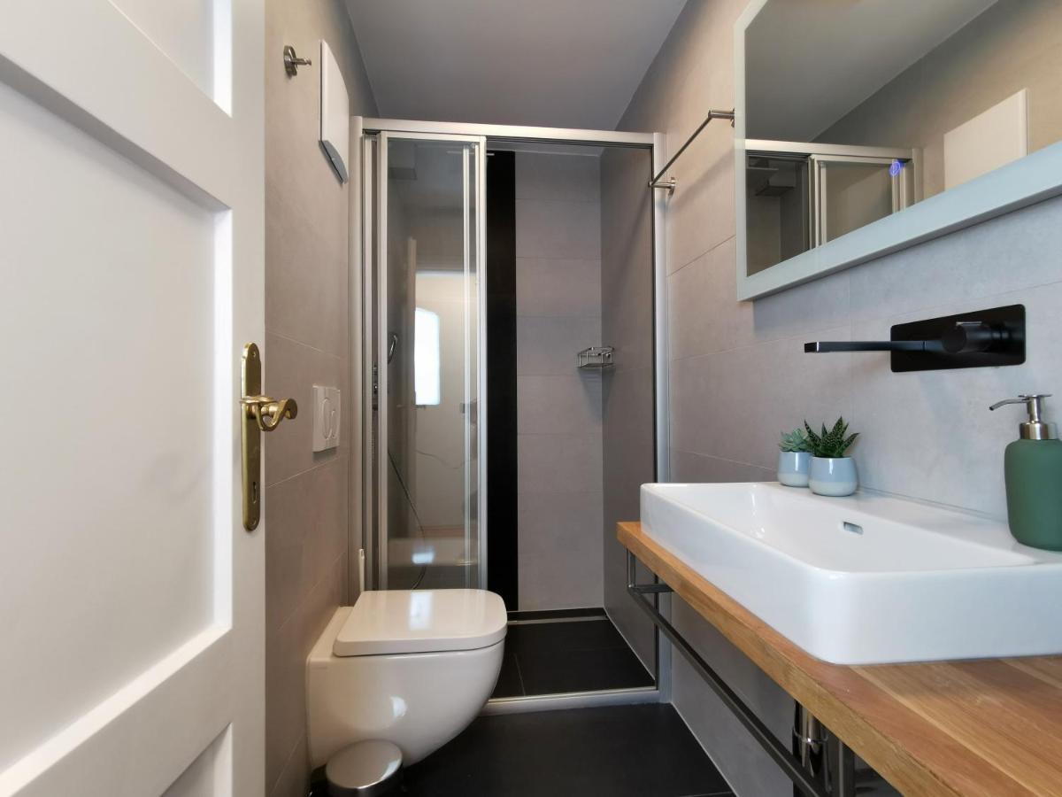 Neues City Center Piano Appartement Mit Netflix Klagenfurt am Woerthersee ภายนอก รูปภาพ